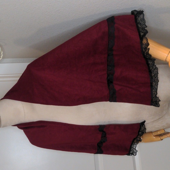 Elegant Burgundy Shawl with Black Lace Trim - Picture 2 of 7